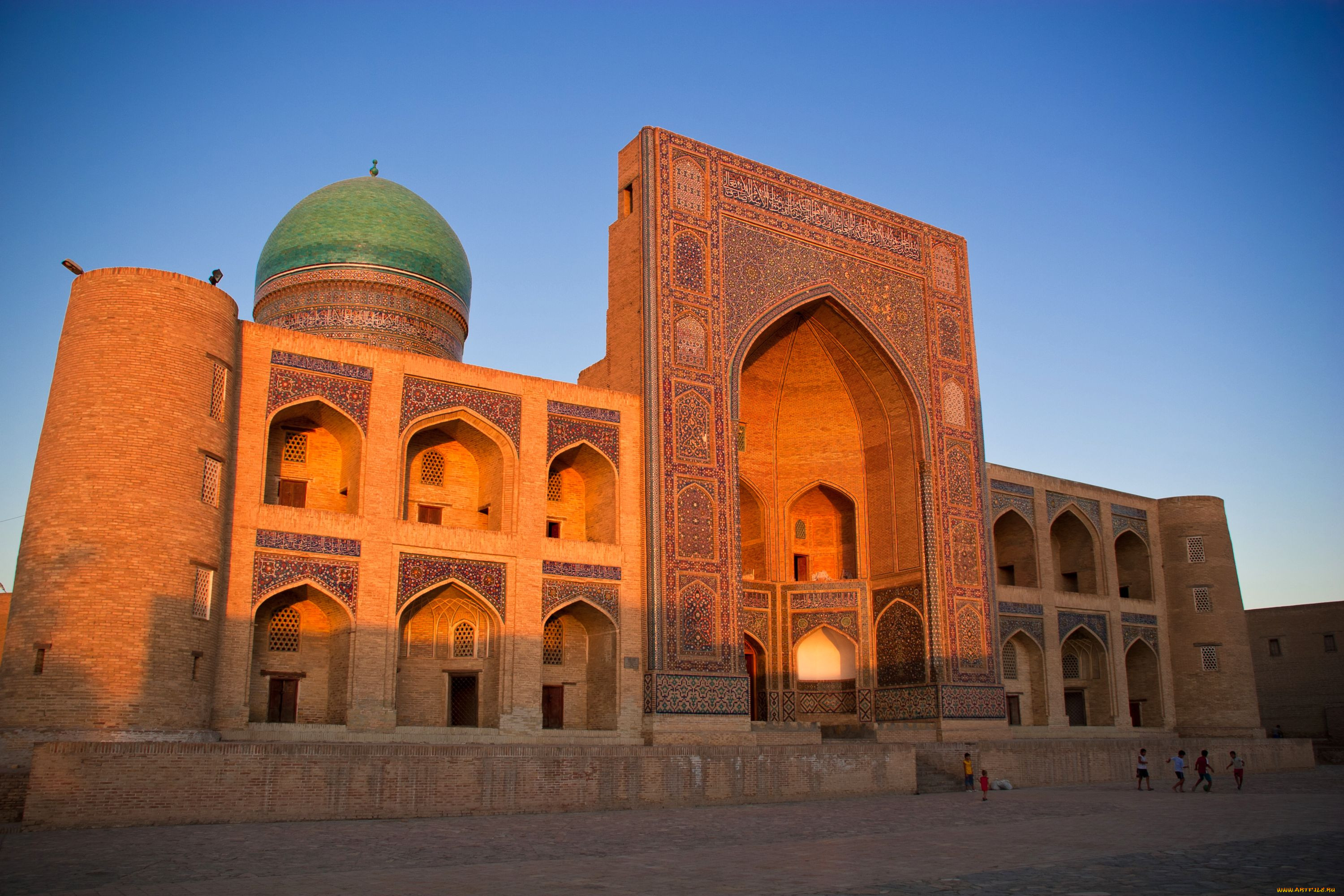 Узбекистан мусульманская. Узбекистан архитектура мечеть медресе. Медресе Мухаммад Рахимхана. Медресе Абдулла-хана (Хива).